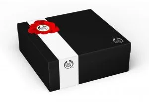Caixa quadrada em cartão compacto